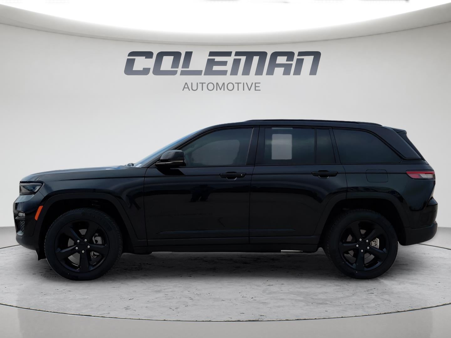 2023 Jeep Grand Cherokee — side profile view